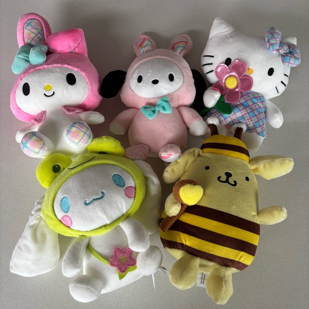 Sanrio plushie bundle